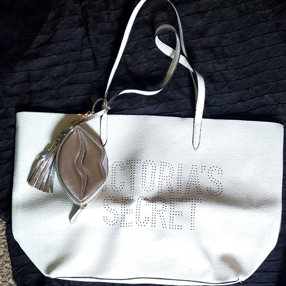 Large Victoria's Secret Faux Leather Tote Bag With Silver Keychain Chang…